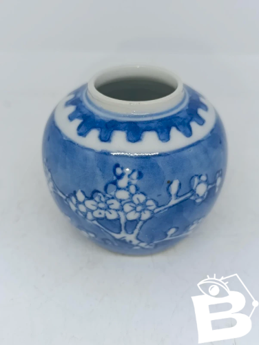 mini vase en porcelaine chinois decor prunus en bon etat