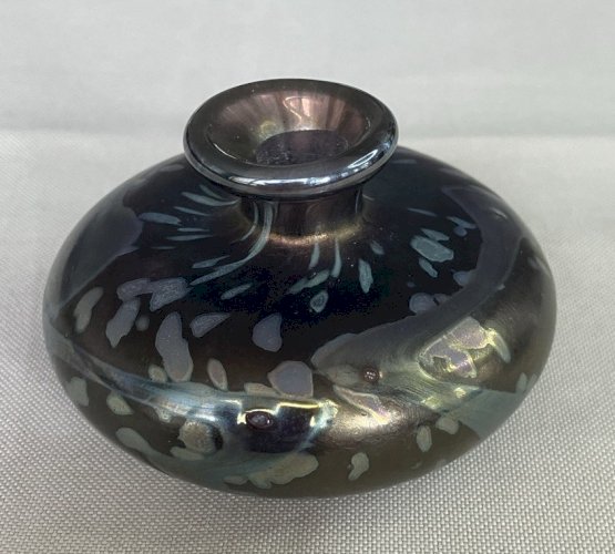 Mini vase soliflore en verre soufflé irisé, reflets bleu-violet-bronze