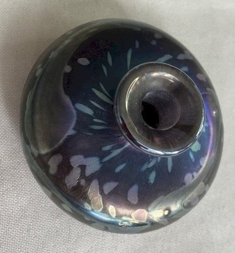 Mini vase soliflore en verre soufflé irisé, reflets bleu-violet-bronze