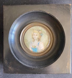 Miniature ancienne signée, cadre en bois noirci, "La Marquise de Breuil".
