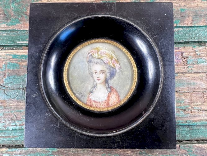 Miniature ancienne signée – Portrait de dame XVIIIe – “Madame de Lampale”