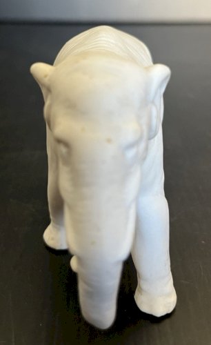 miniature  Éléphant en Biscuit porcelaine collection vintage