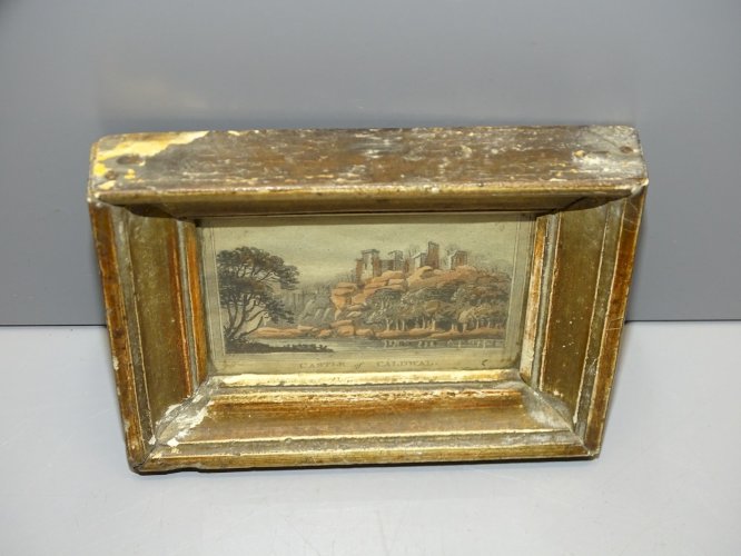 -MINIATURE ENCADREE GRAVURE CASTLE OF CALDWAL SOUS VERRE CADRE BOIS DORE  D