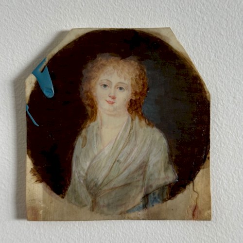 Miniature exécutée à la main jeune femme du XVIIIe à la chevelure rousse A5625
