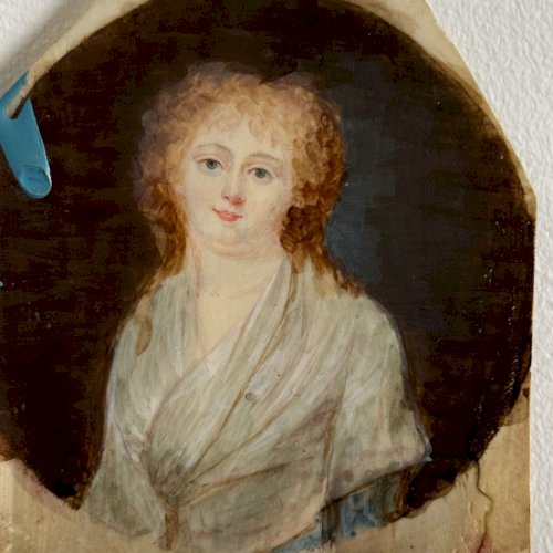 Miniature exécutée à la main jeune femme du XVIIIe à la chevelure rousse A5625
