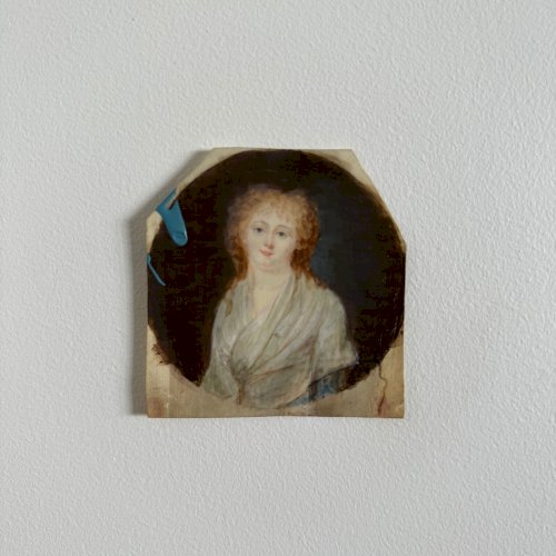 Miniature exécutée à la main jeune femme du XVIIIe à la chevelure rousse A5625