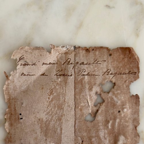 Miniature XIXe représentant une femme portant une coiffe Madame Rigault A5828