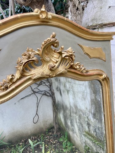 Miroir 98 x 160 - trumeau bois et stuc doré - fin XIXe - décor de coquilles et rang de perles 