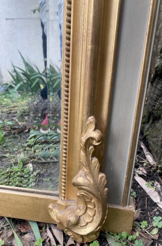 Miroir 98 x 160 - trumeau bois et stuc doré - fin XIXe - décor de coquilles et rang de perles 