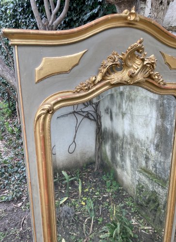 Miroir 98 x 160 - trumeau bois et stuc doré - fin XIXe - décor de coquilles et rang de perles 