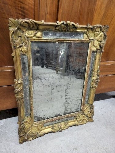 MIROIR A ENCADREMENT DORE DU XVIII ème SIECLE