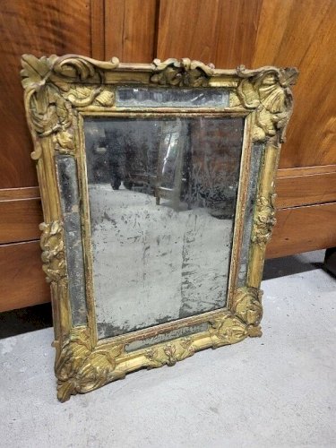 MIROIR A ENCADREMENT DORE DU XVIII ème SIECLE