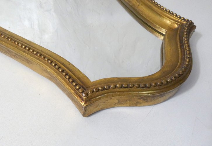 Miroir ancien style Louis XV – Cadre bois doré sculpté perlé vintage