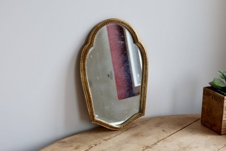 Miroir baroque ancien doré en bois – Glace piquée – Bois sculpté