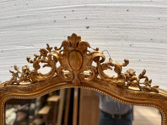 Miroir de style Louis XV en bois et stuc doré XX siècle