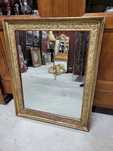 MIROIR DORE DECOR DE FLEURS ET DE FEUILLAGE DU XIX ème SIECLE