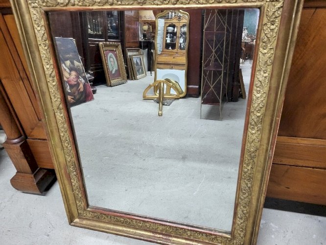 MIROIR DORE DECOR DE FLEURS ET DE FEUILLAGE DU XIX ème SIECLE
