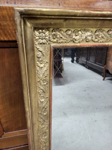 MIROIR DORE DECOR DE FLEURS ET DE FEUILLAGE DU XIX ème SIECLE