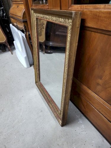 MIROIR DORE DECOR DE FLEURS ET DE FEUILLAGE DU XIX ème SIECLE