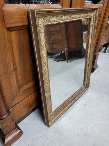MIROIR DORE DECOR DE FLEURS ET DE FEUILLAGE DU XIX ème SIECLE