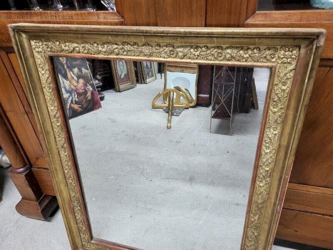 MIROIR DORE DECOR DE FLEURS ET DE FEUILLAGE DU XIX ème SIECLE