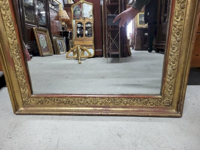 MIROIR DORE DECOR DE FLEURS ET DE FEUILLAGE DU XIX ème SIECLE