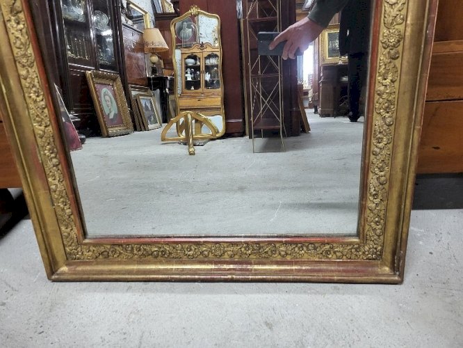 MIROIR DORE DECOR DE FLEURS ET DE FEUILLAGE DU XIX ème SIECLE