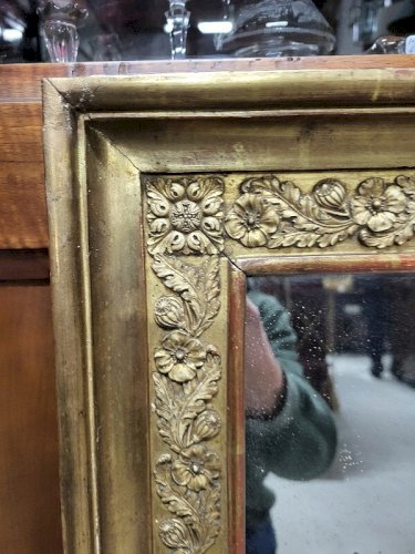 MIROIR DORE DECOR DE FLEURS ET DE FEUILLAGE DU XIX ème SIECLE