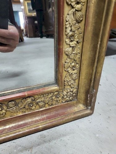 MIROIR DORE DECOR DE FLEURS ET DE FEUILLAGE DU XIX ème SIECLE