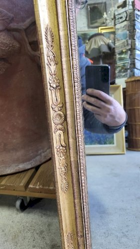 MIROIR EN BOIS DORE A PALMETTES DU XIX ème SIECLE