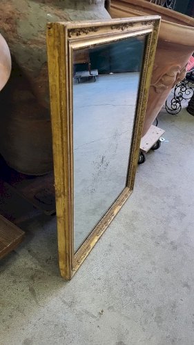 MIROIR EN BOIS DORE A PALMETTES DU XIX ème SIECLE
