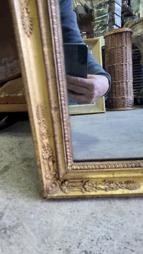 MIROIR EN BOIS DORE A PALMETTES DU XIX ème SIECLE