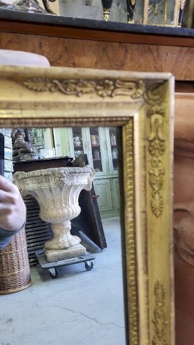 MIROIR EN BOIS DORE A PALMETTES DU XIX ème SIECLE