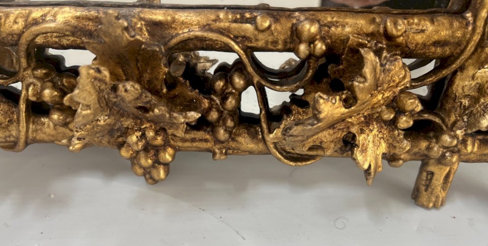 Miroir en bois sculpté et doré XIX siècle
