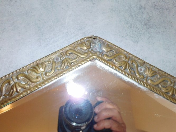 MIROIR LOSANGE EN LAITON REPOUSSE 1930