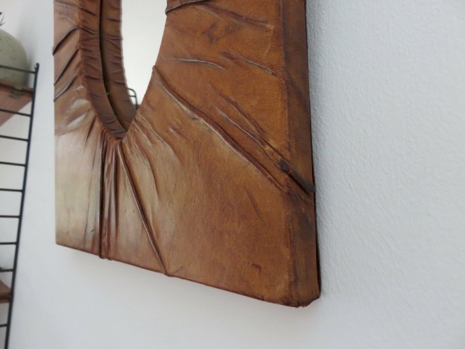 MIROIR MURAL EN CUIR DRAPE COULEUR FAUVE ANNEES 60 70 VINTAGE