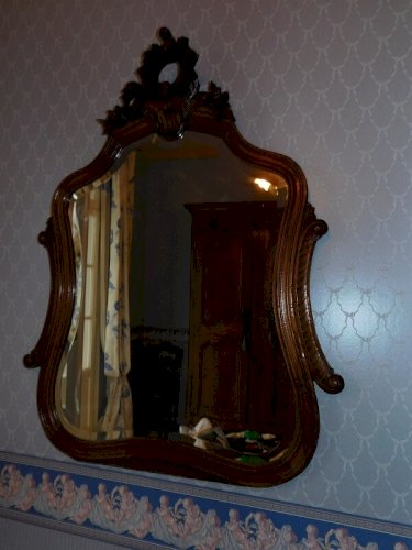 MIROIR ROCAILLE LOUIS XV EN NOYER A ACCROCHER AU MUR DU XIX ème SIECLE