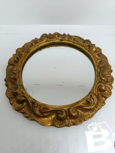 miroir rond cadre moulé doré à décor de volutes et feuillages en bon etat