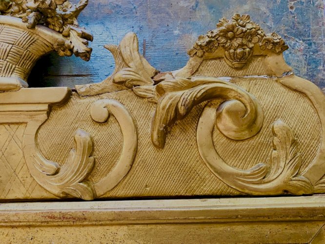 Mirpoir de style Louis XVI en bois et stuc doré XIX siècle