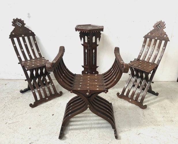 Mobilier de salon de style Syrien en bois sculpté XIX siècle