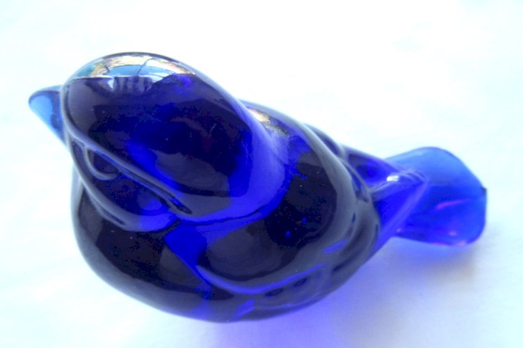 Moineau en verre bleu-nuit massif, Oiseau, objet de vitrine