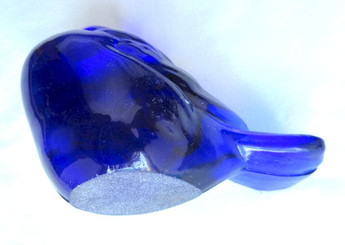 Moineau en verre bleu-nuit massif, Oiseau, objet de vitrine