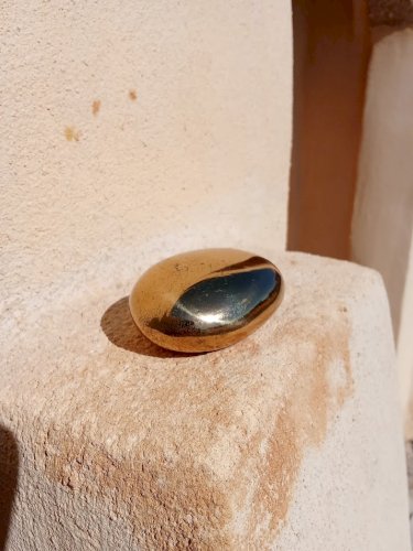 Monique Gerber – Galet décapsuleur en bronze 
