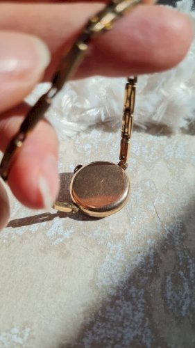 Montre ancienne émaillée art déco plaqué or