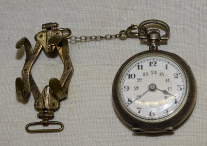 - SILVER COLLAR WATCH crab hallmark with silver watch holder Collection D