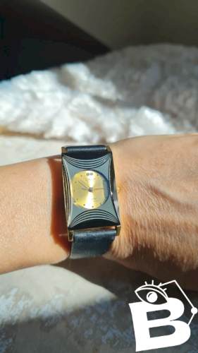 Montre femme Omax en cristal - à quartz