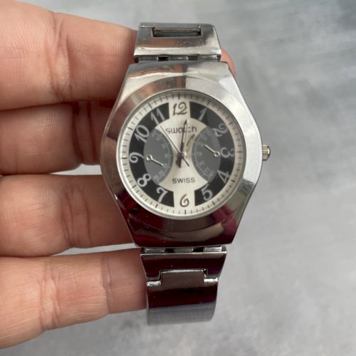 Montre femme SWATCH bracelet inox semi-rigide fonctionne pile neuve