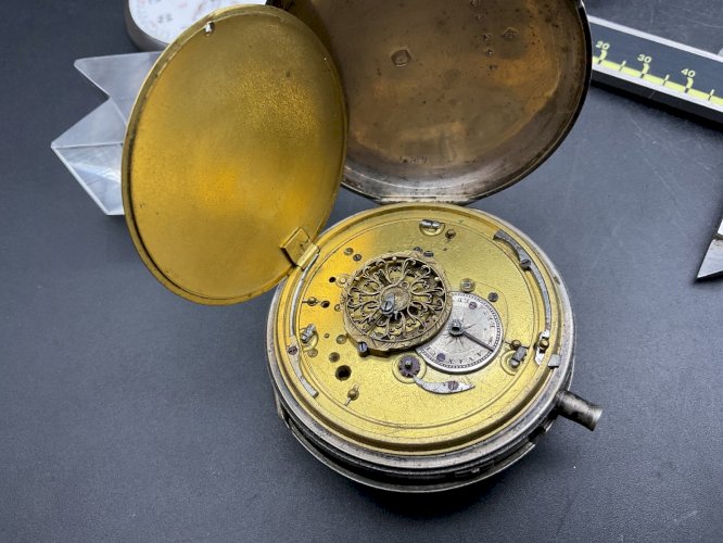 montre gousset mouvement à coq carillons argent massif XVIII/XIX ème .