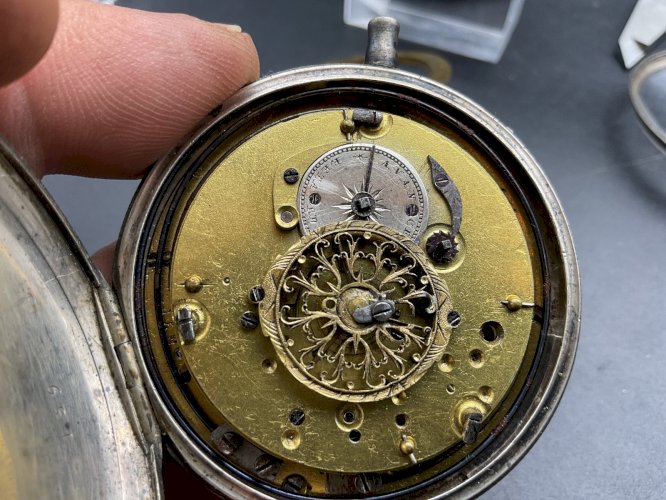 montre gousset mouvement à coq carillons argent massif XVIII/XIX ème .