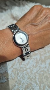 Montre GUESS femme ( révision à prévoir )